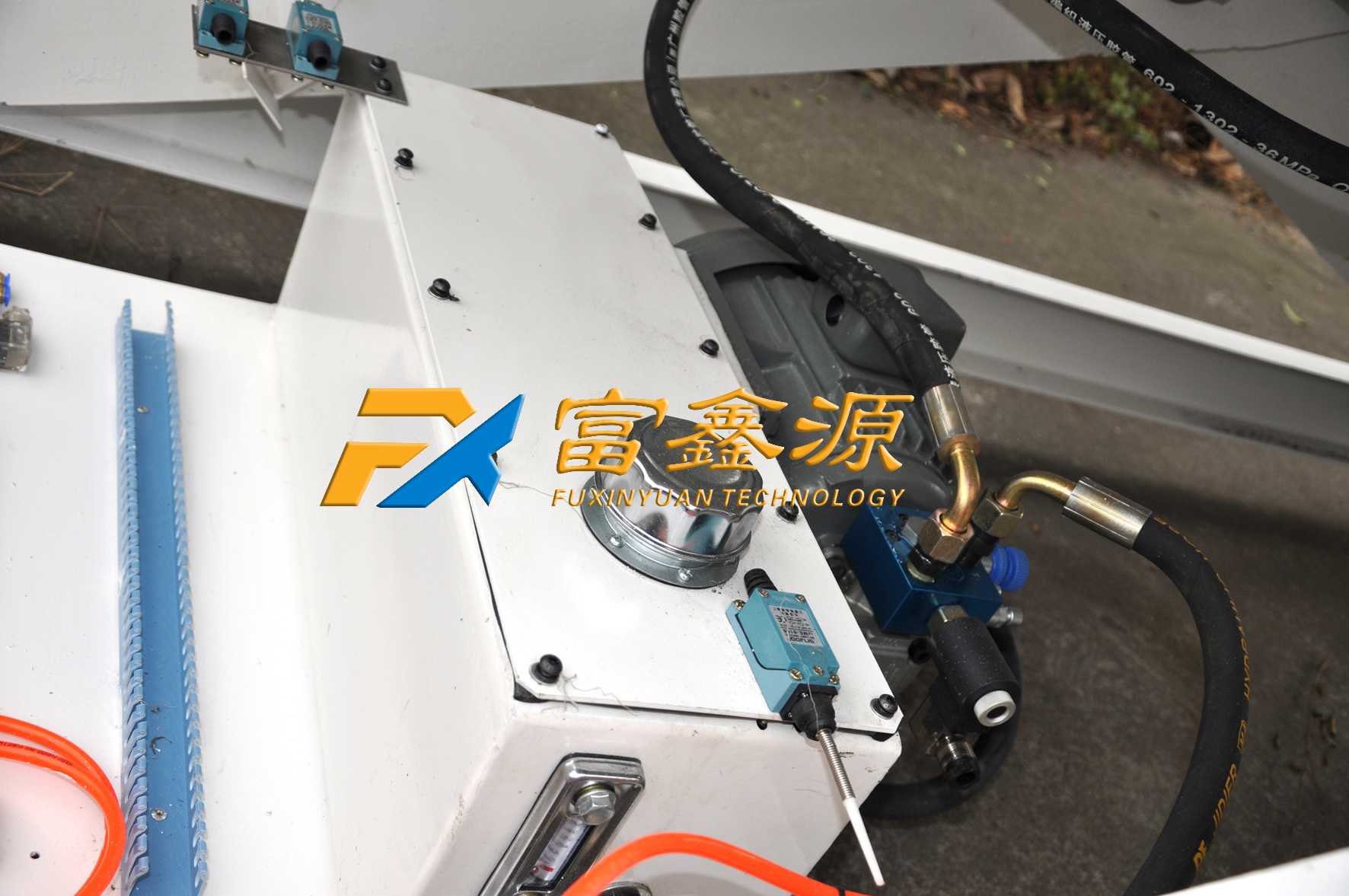 平面流水線輸送機 恒溫流平輸送機 成都流平輸送機廠家 流水線平板輸送機 自動涂裝設備 自動涂裝流水線設備 涂裝自動化設備 自動化涂裝生產線設備 自動化涂裝機械 環(huán)保涂裝線自動化機械制造廠 成都環(huán)保涂裝線自動化機械 成都涂裝